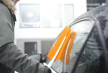 Fiskars 1019352 Buz Kazıyıcı & Fırça
