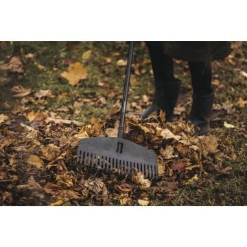 Fiskars 1063090 Solid Çim ve Yaprak Tırmığı M
