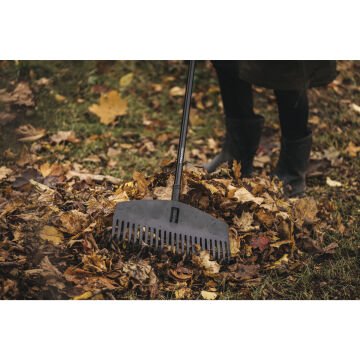 Fiskars 1063090 Solid Çim ve Yaprak Tırmığı M