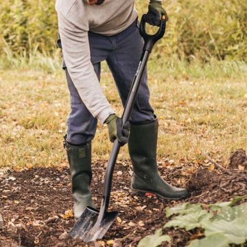 Fiskars 1066707 Ergonomik Pro Siyah Sivri Uçlu Ağır İş Küreği XL