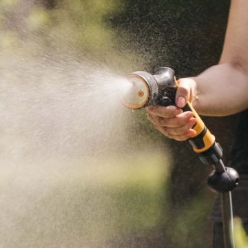 Fiskars 1065483 3 Fonksiyonlu Sulama Tabancası