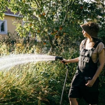 Fiskars 1070836 Solid 3 Fonksiyonlu Sulama Tabancası Sert Püskürtme