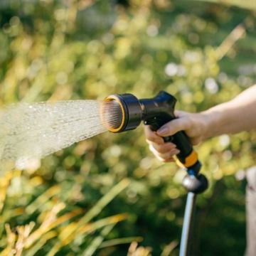 Fiskars 1070837 Solid Duş Tip Sulama Tabancası Sert Püskürtme