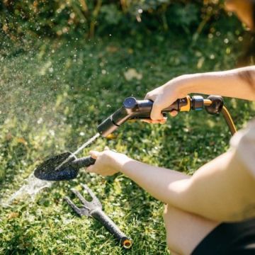 Fiskars 1070838 Solid Düz Tip Sulama Tabancası Sert Püskürtme
